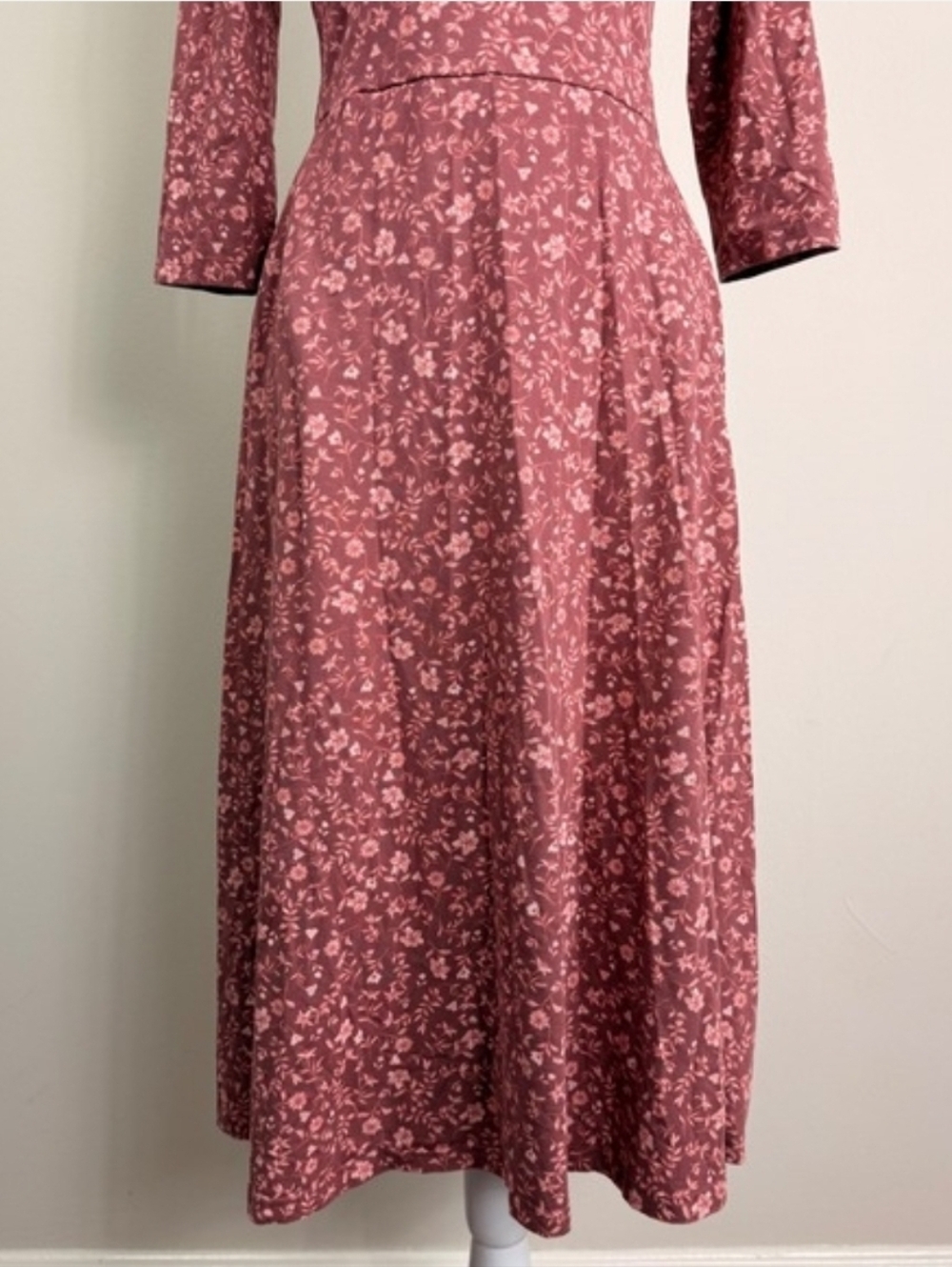 Pact Organic Cotton Fit & Flare Floral V-Neck Midi Party Dress With Pockets - Picture 7 of 9